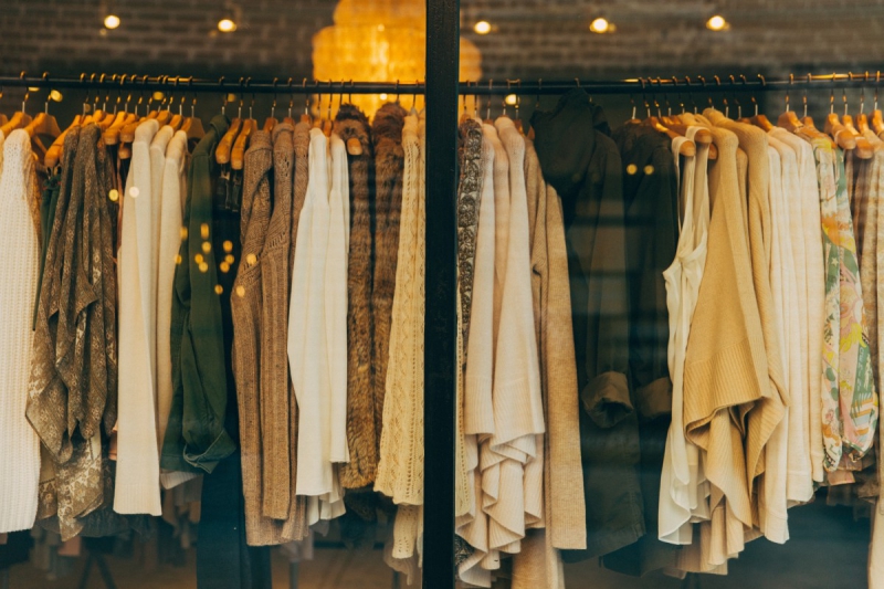 ecommerce-BEUIL-min_clothe_fashion_store_shop_window_store_front-21277